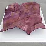 Rina Charlott Lindgren: Foranderlig, 2022, 24x85 x 125 cm